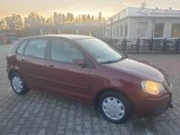 Volkswagen polo 1.4 Manuell års 2007 Vinröd metalic 