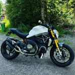 Ducati Monster 1200S