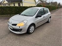 Renault Clio ny besiktad 