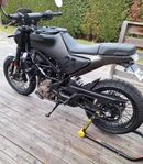 Husqvarna Svartpilen 401 (Black Edition)