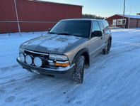 Chevrolet S-10 Extended Cab 4.3 V6 4WD Hydra-Matic