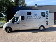 B-Korts Hästlastbil Renault Master 2014