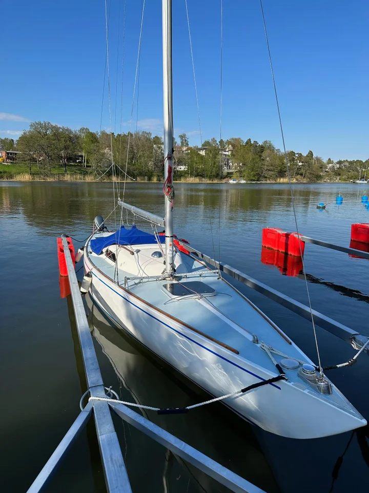 Safir 63 - väldigt fin och unik med oanvänt segelställ image