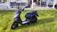 Moped Peugeot Streetzone 2024