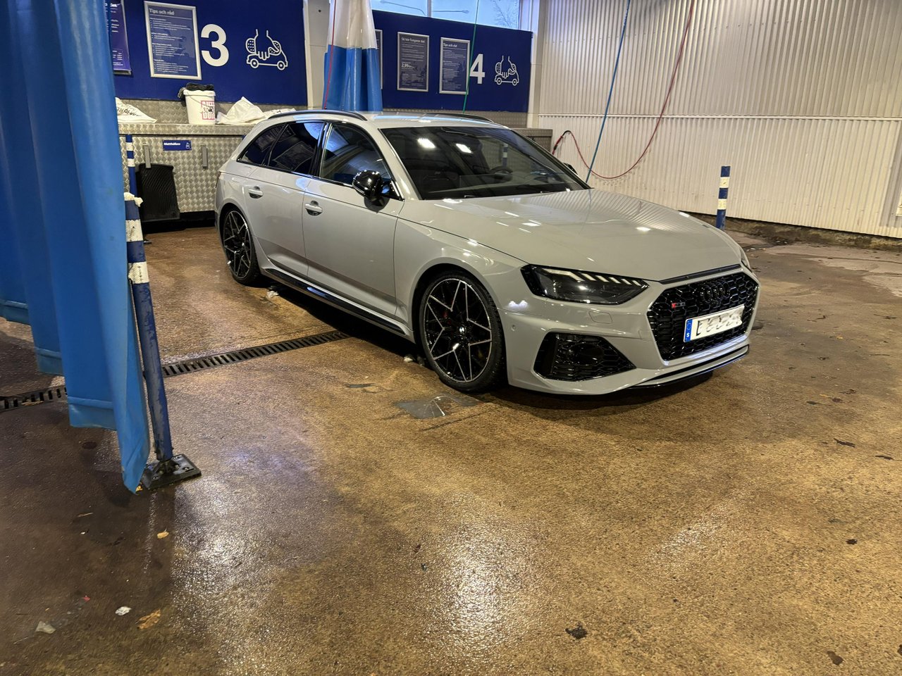 Audi RS4 Competition Plus 450...