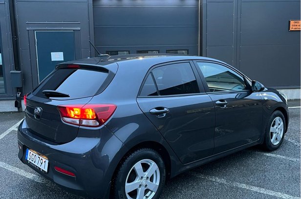 kia-rio-1-4-cvvt-auto-carplay-backkamera-s-ljes-i-sigtuna-blocket