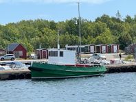 Bogserbåt, bobåt, husbåt. 