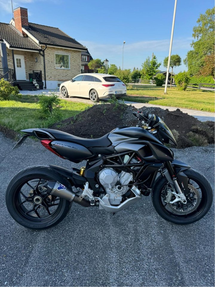 MV Agusta rivale 800
