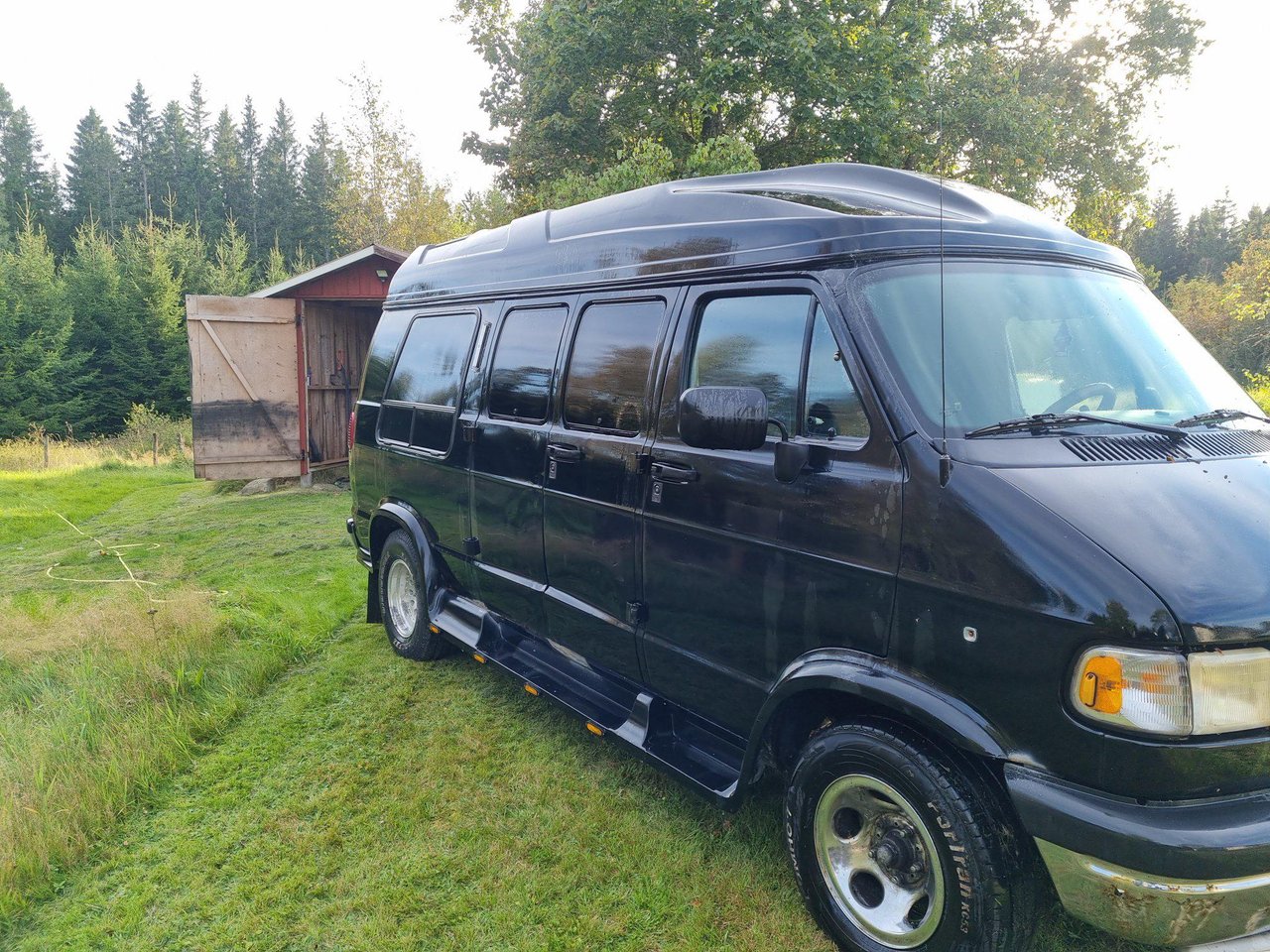 Dodge RAM 2500 Conversion Van...