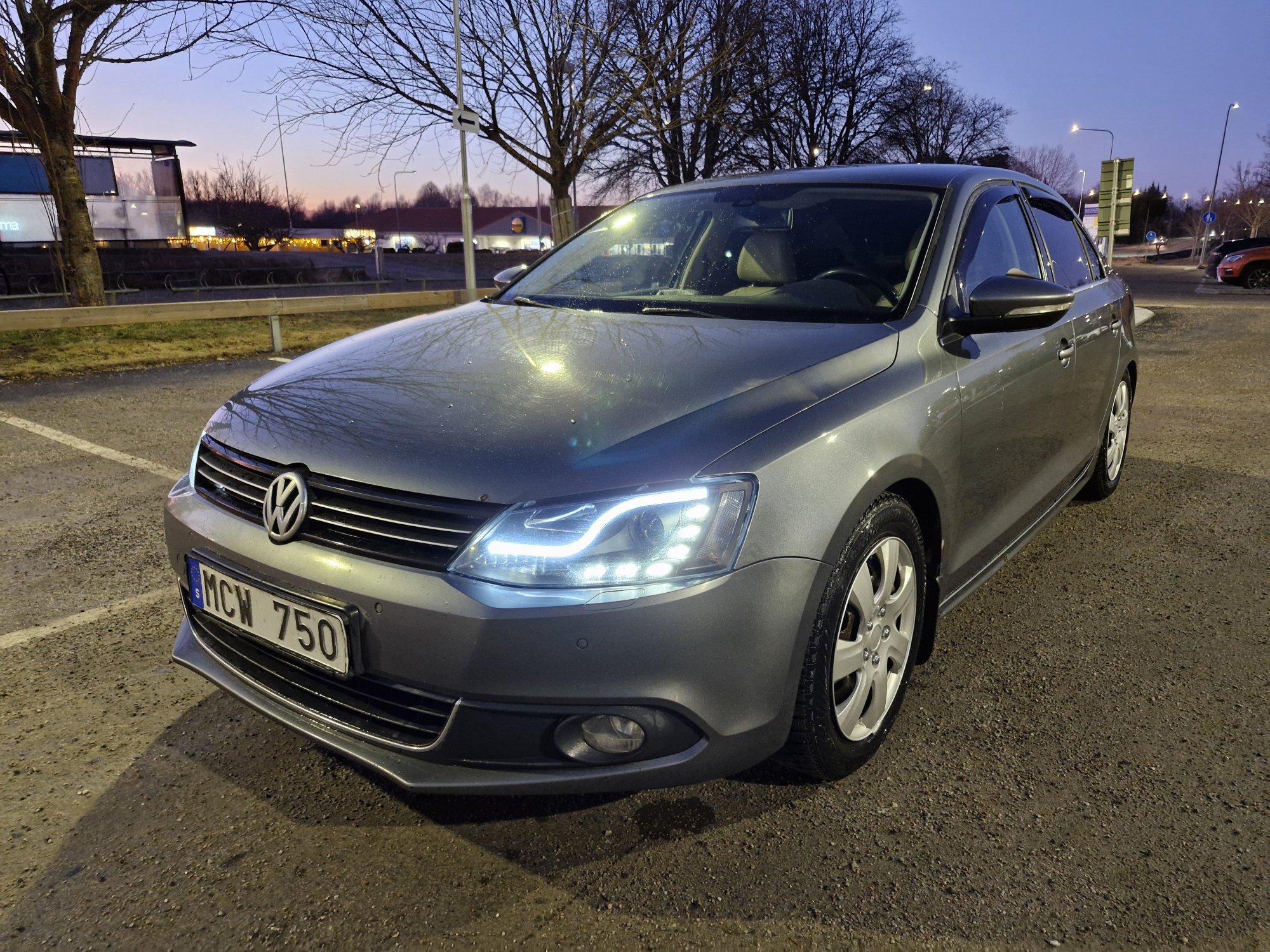 Volkswagen Jetta 2.0 TDI DPF DSG sekvensiell, 6-trinn, 140hk, 2012