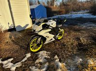 Yamaha YZF R125 - vit edition. 