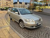 Toyota Avensis 1-ägare besiktigad och nyskattad