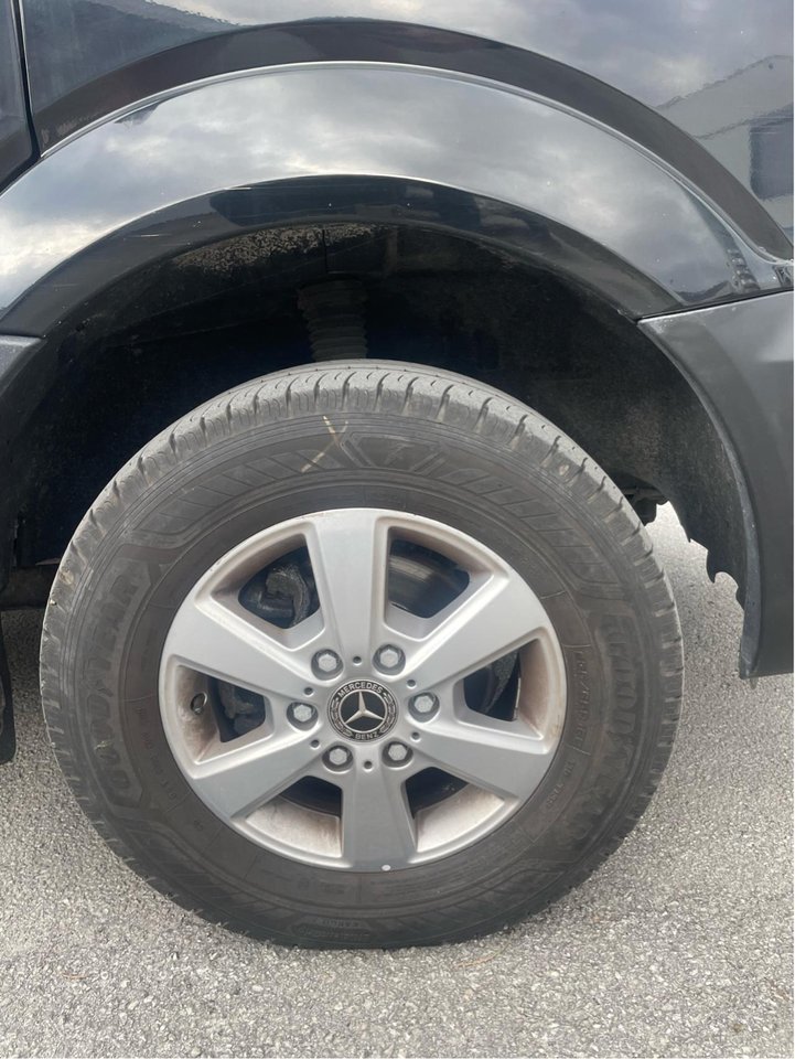Fälgar med däck Mercedes Spri...
