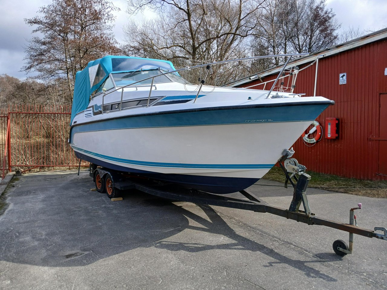 Carver Montego 28 Mid Cabin -...