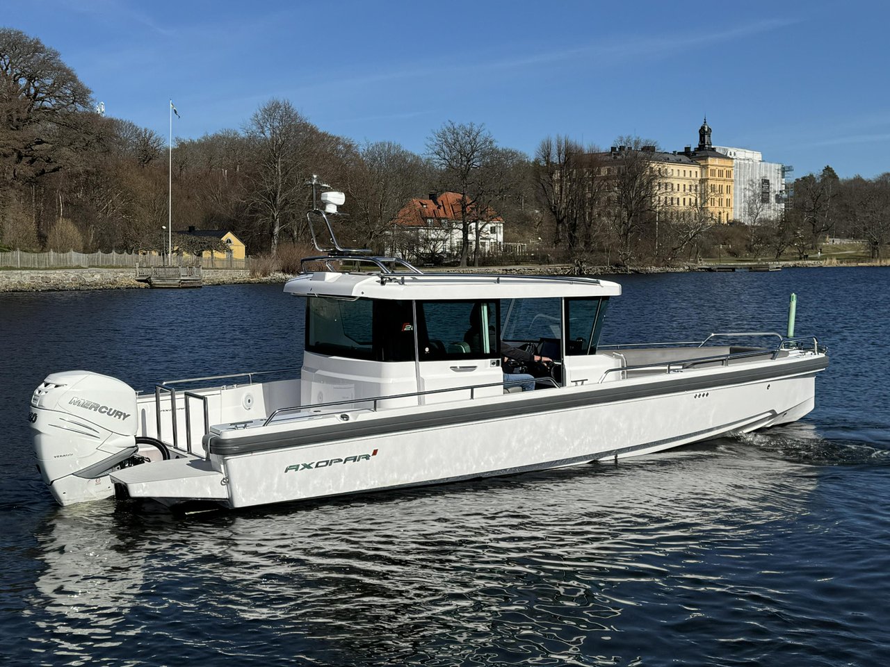 Axopar 28 Cabin | Mercury 350...