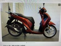 Honda SH 150 röd
