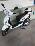 Elmoped klass 2 i absolut nyskick till bra pris!!