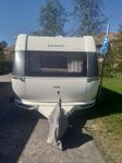 HOBBY 560 WLU Prestige 2020 med Låga långbäddar.