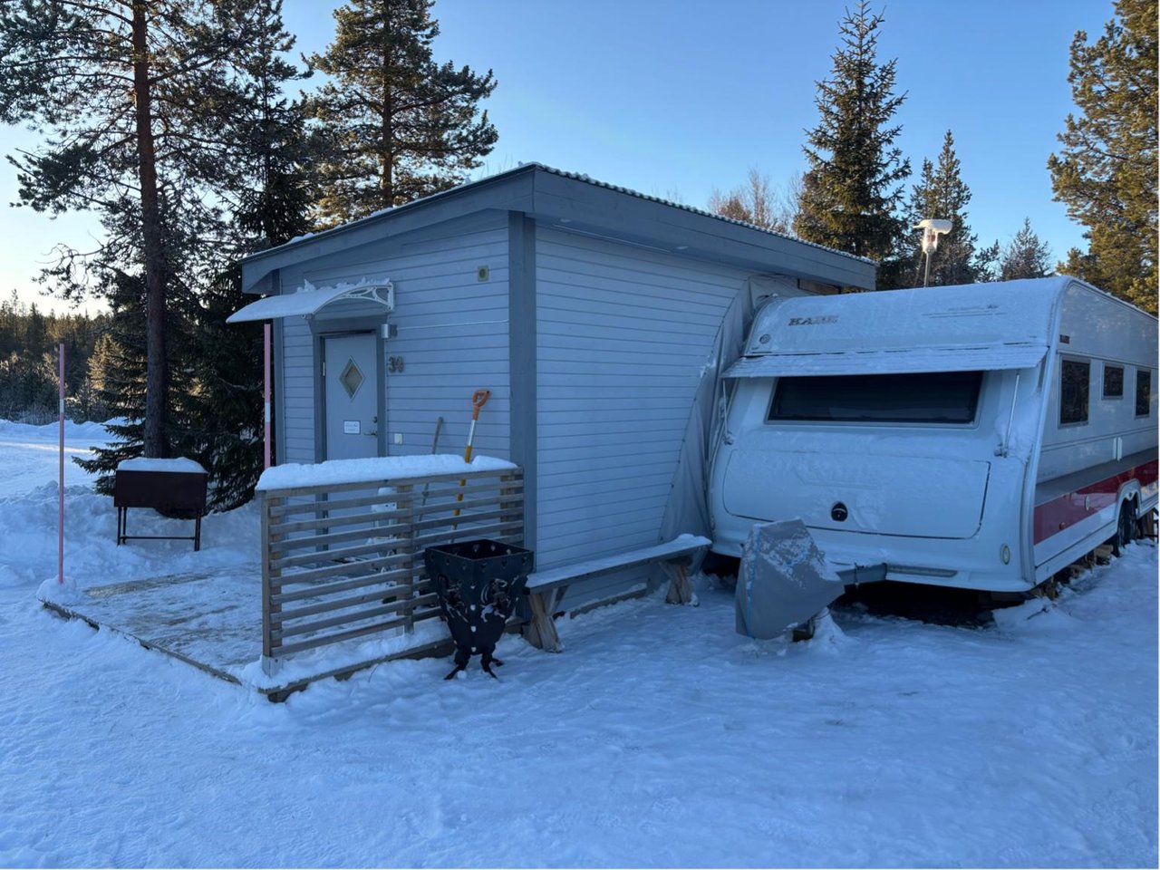 Spiketält/förstuga