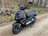 Peugeot Speedfight 4 Sportline Mad Black 4-takt