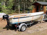 Ryds 425 med nyare 6 hk Suzuki motor, båtsläp.