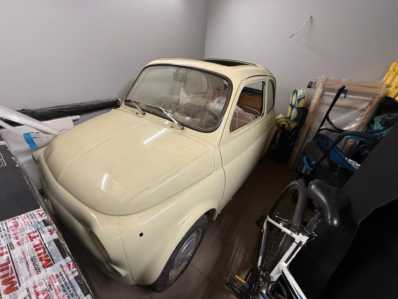 Fiat 500 påbörjad renovering
