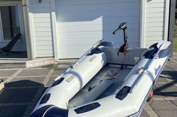 Gummibat Med Motor Blocket