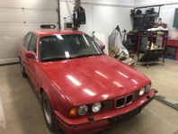FIN PROJEKT BIL - BMW E34 520i Sedan 1989