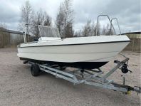 Boomerang 670S mittpulpet-båt med 140hk Volvo Penta & släp