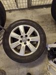 Fina däck med fälg, mycket bra skick 215/55R16 97V