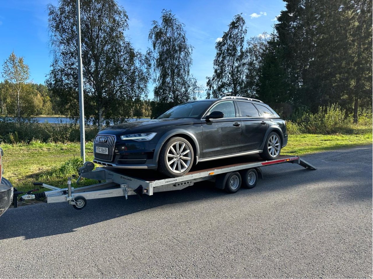 Trailer för biltransport uthy...