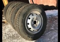Michelin Agilis 215 70 15C, på Ducatofälg