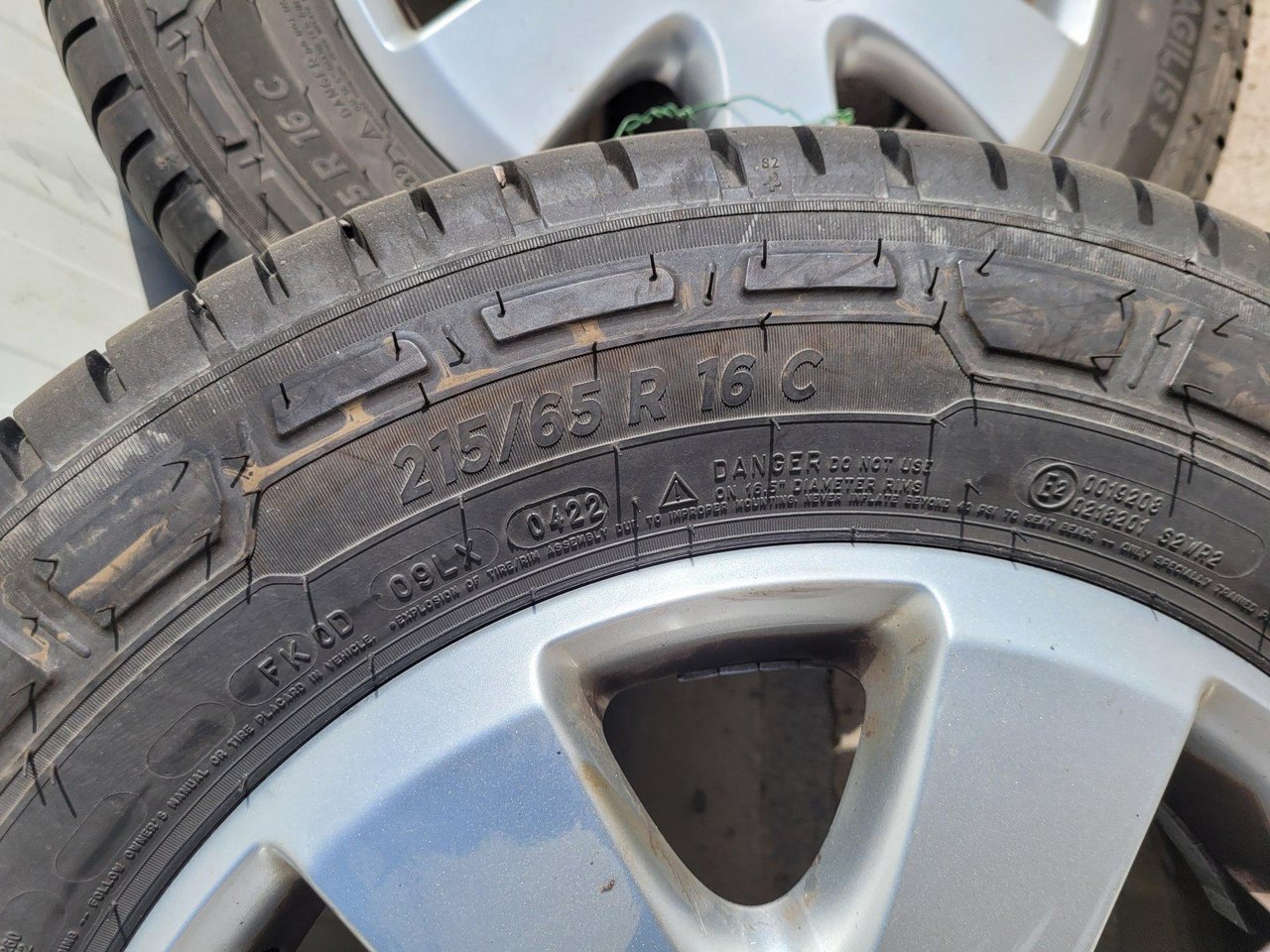 Däck och Fälg 215/65 R16c