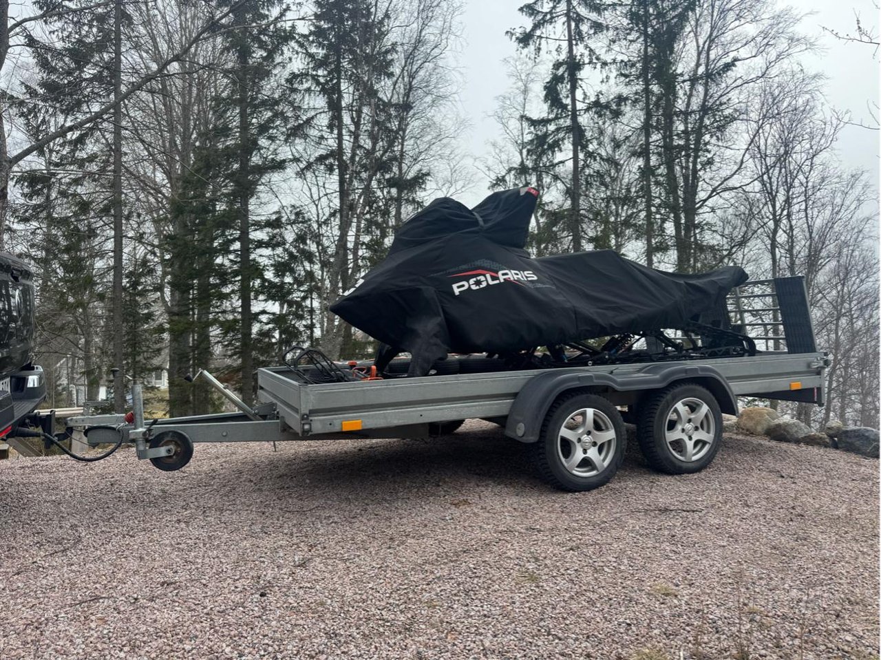 750 kg obromsat boggie skoter...