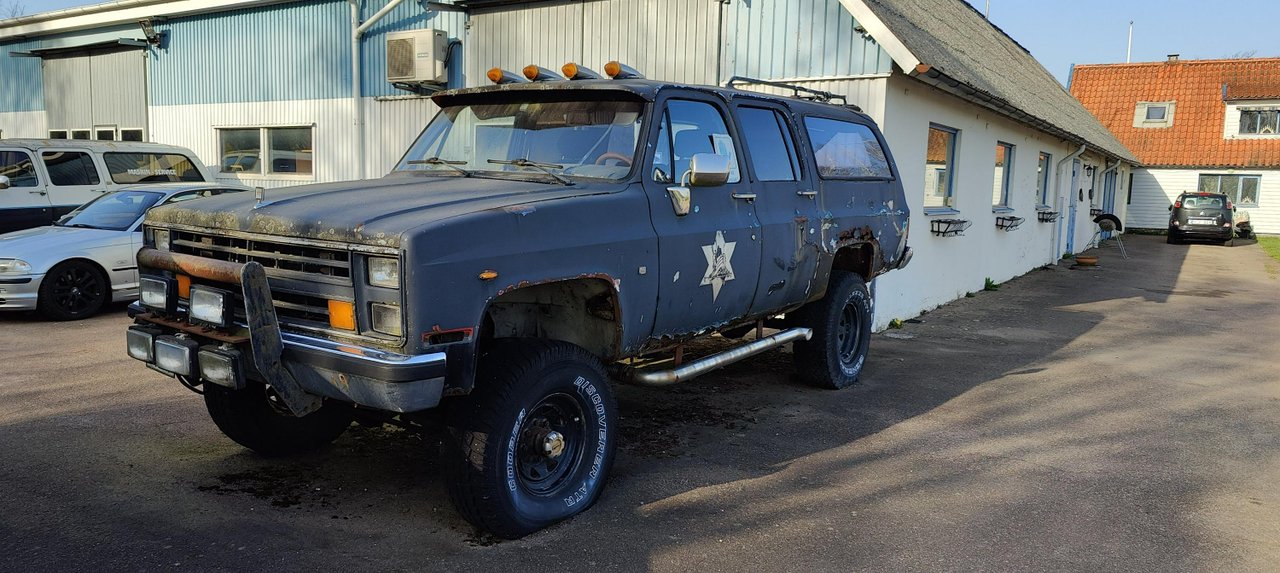 5 stycken Chevrolet Suburban ...