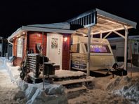 Förgård, spiketält med carport