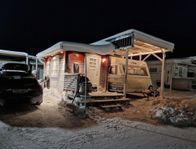 Förgård, spiketält med carport
