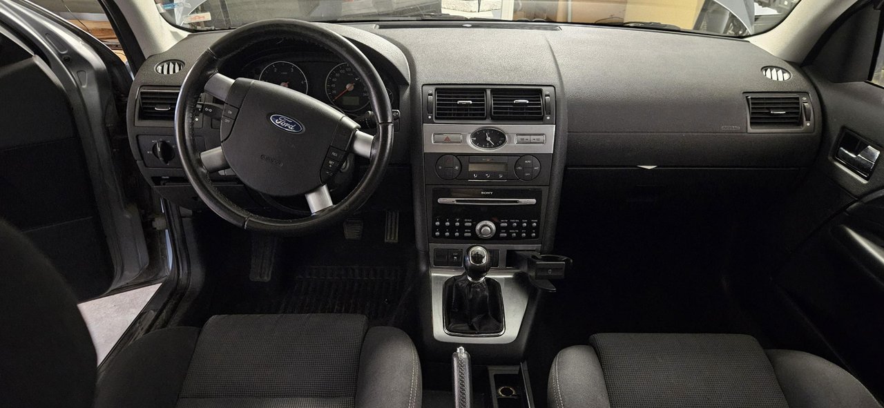 A-Traktor objekt? Ford Mondeo...