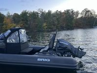 Brig Eagle 8 "Nyservad på trailer i varmhall"
