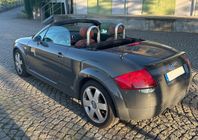 Audi TT Roadster 1.8 T - Grå med brun skinnklädsel
