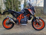 KTM 690 Duke R