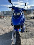 Ett nytt och oanvänd klass 2 25 km moped