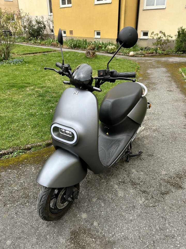 Säljer min Retro LV LX02 elmo...