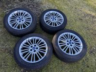18-tum fälgar med däck Ford 