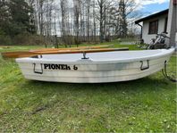 Pioner 8 inklusive åror och elmotor Motorguide R3 30ibs 12 v