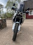 Ducati Desert X mycket utrustning