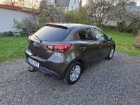 VÄLVÅRDAD MAZDA 2 MED NYA SOMMARDÄCK!!!!