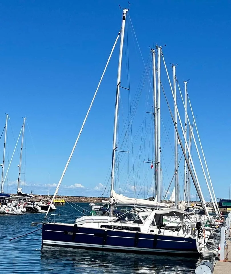 Beneteau Oceanis 38 image