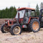 Traktor Zetor 7045