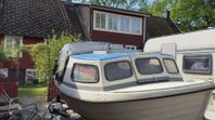 Cresent 435 på Tiki 80 båttrailer